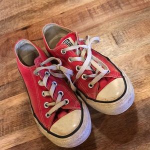 Woman’s size 6 converse.
